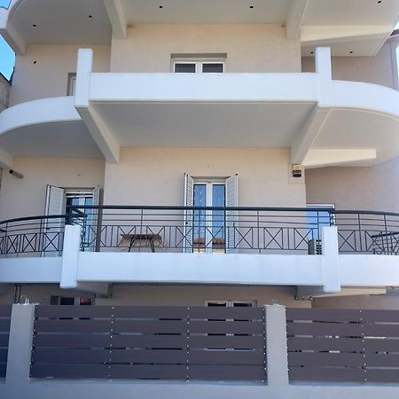 Bright Apartment, Spacious Near The Center Trikala  Exterior photo