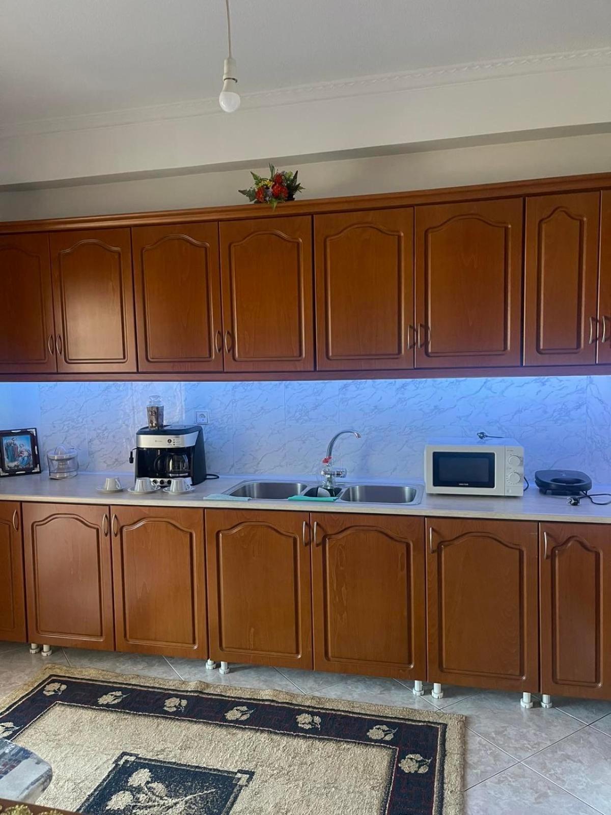 Bright Apartment, Spacious Near The Center Trikala  Exterior photo